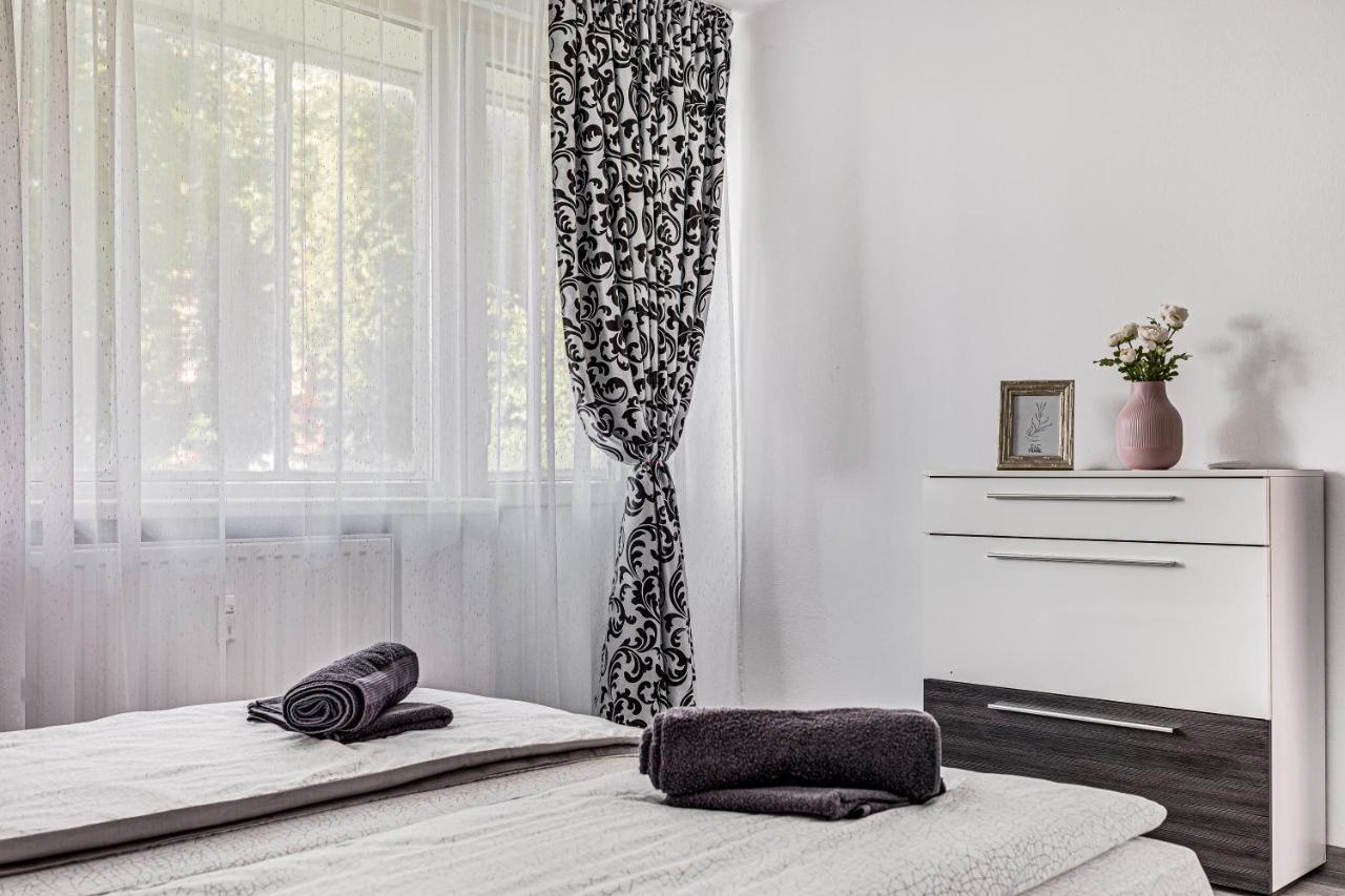 Gabriel Apartment Arad Kültér fotó
